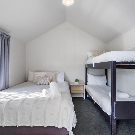 Tasman Holiday Parks פיקטון מראה חיצוני תמונה A bunk bed in a bedroom