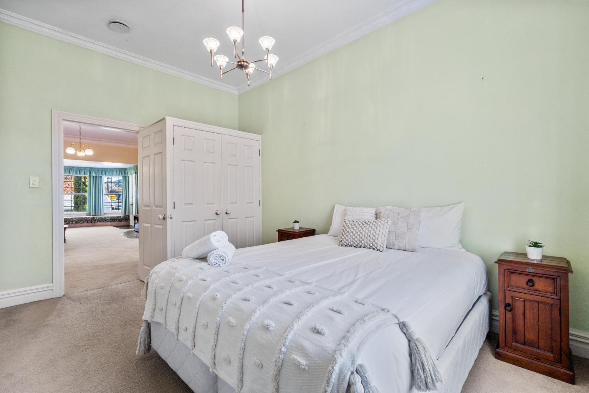 Tasman Holiday Parks פיקטון מראה חיצוני תמונה A bedroom