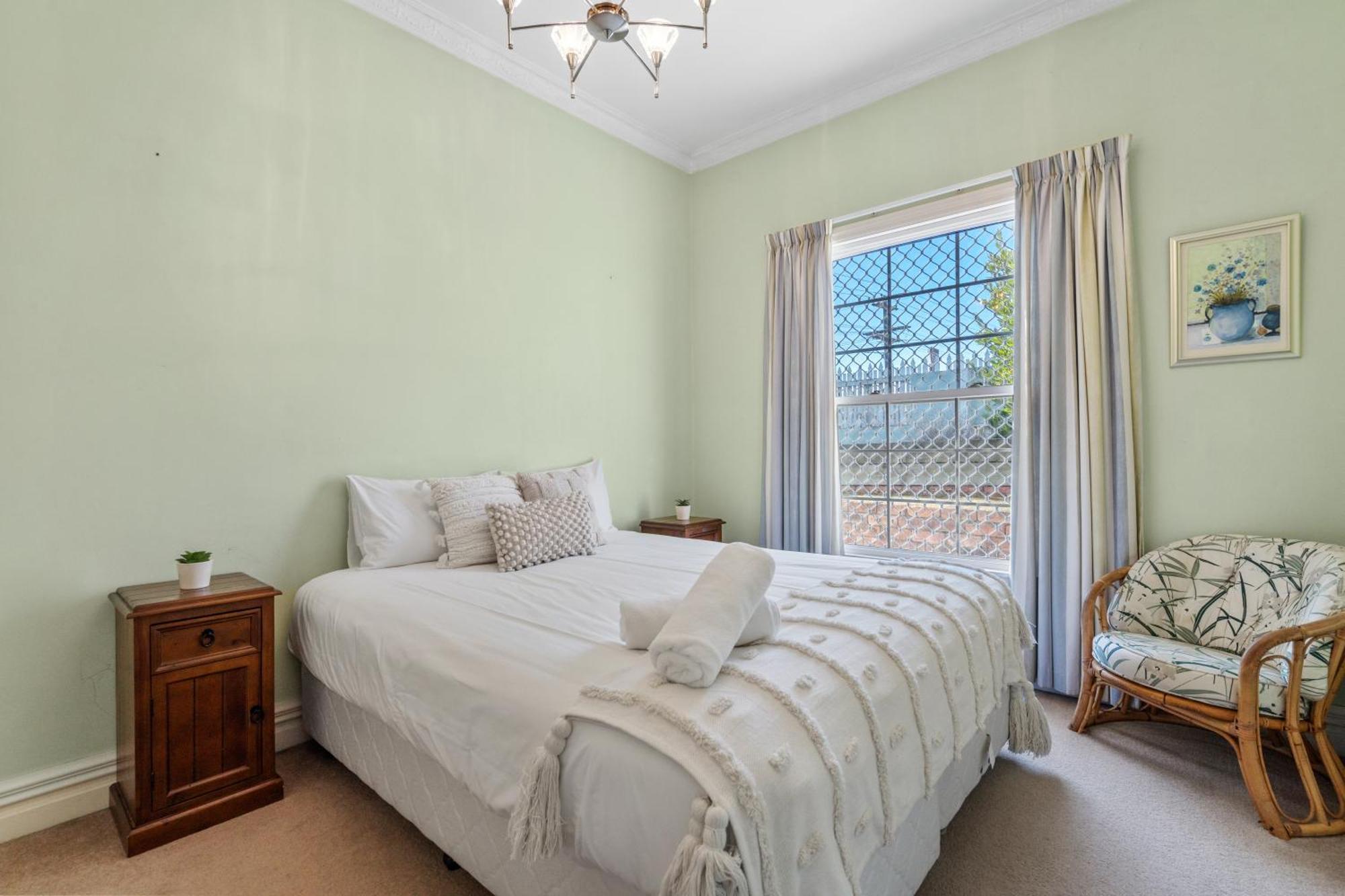 Tasman Holiday Parks פיקטון מראה חיצוני תמונה A bedroom