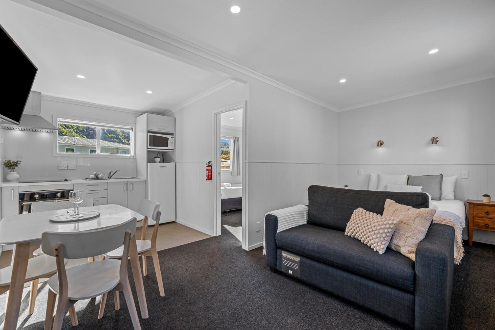 Tasman Holiday Parks פיקטון מראה חיצוני תמונה A typical studio apartment