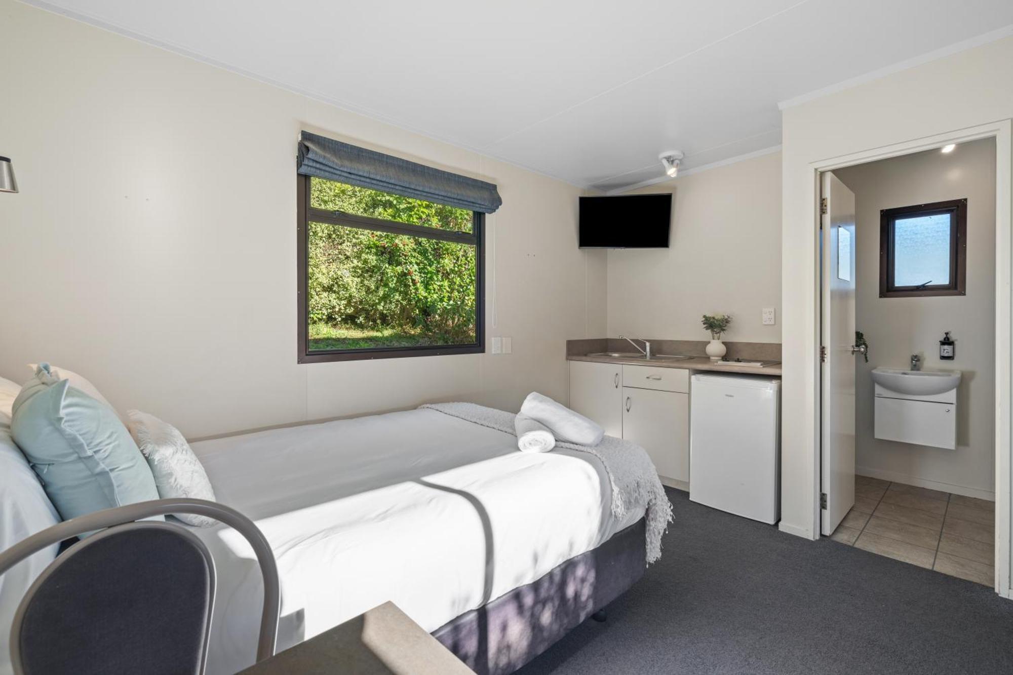 Tasman Holiday Parks פיקטון מראה חיצוני תמונה A studio apartment