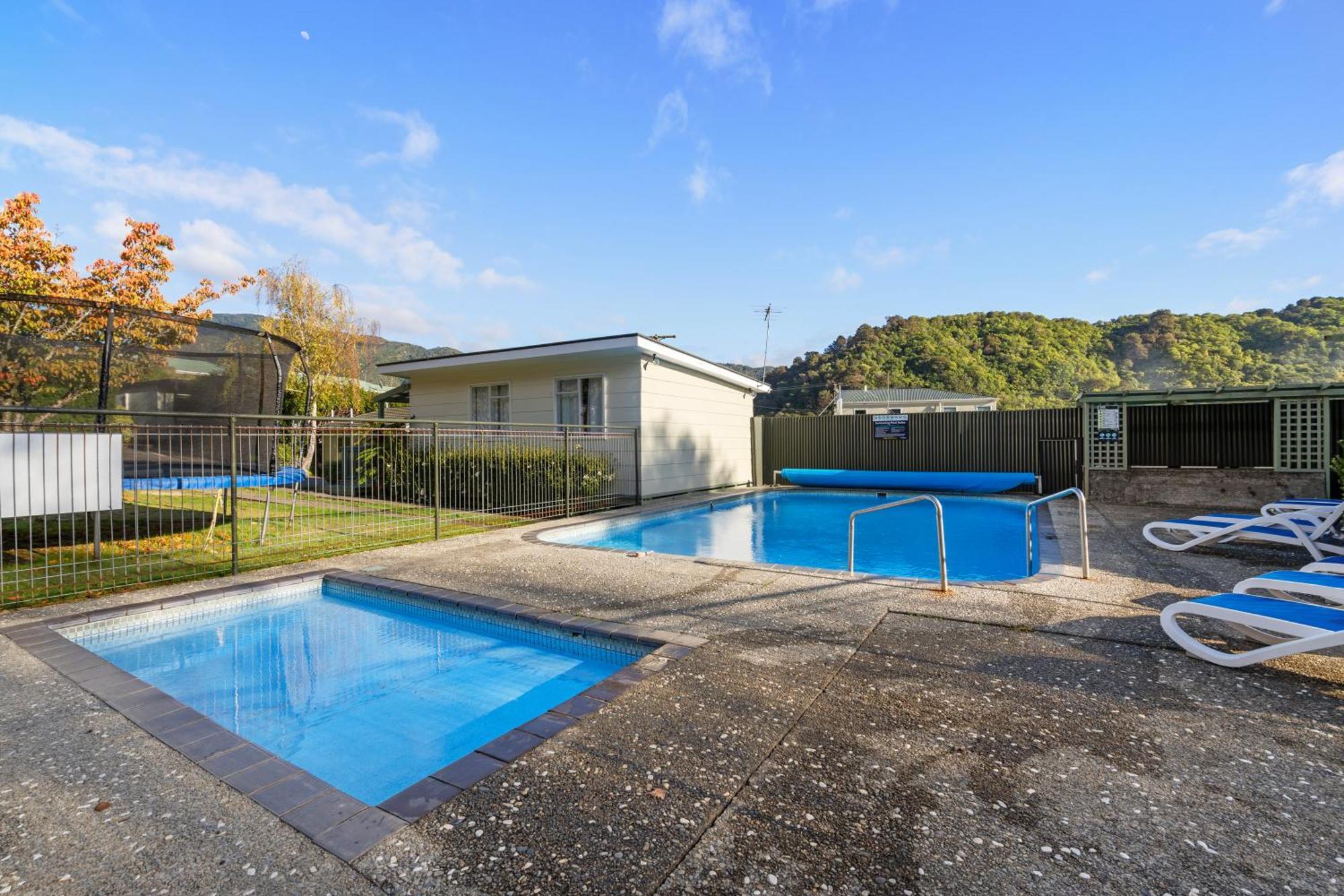 Tasman Holiday Parks פיקטון מראה חיצוני תמונה Swimming pool at the University of Waikato