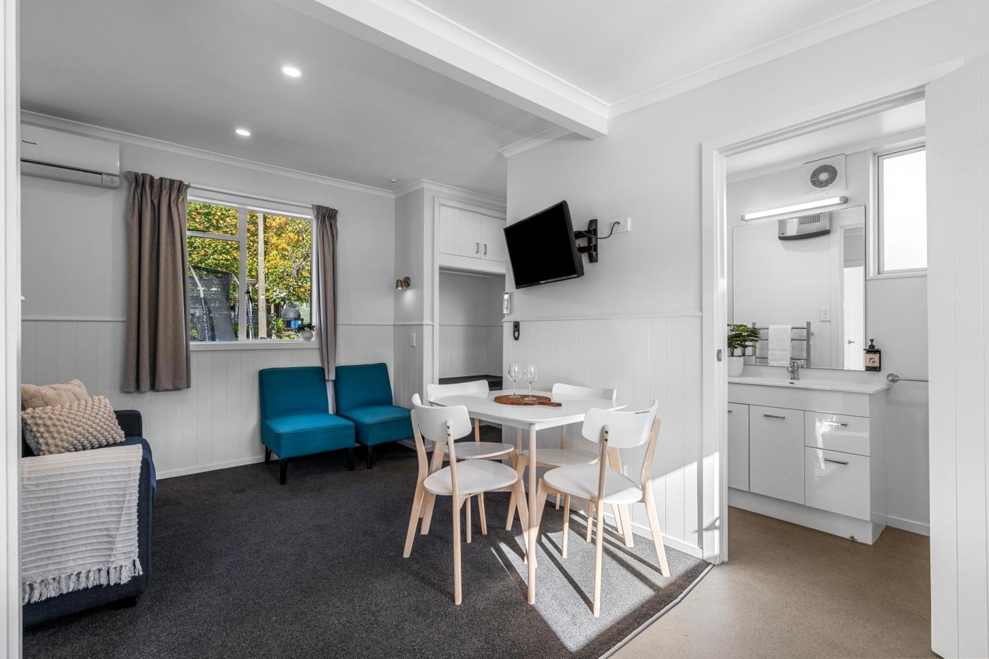 Tasman Holiday Parks פיקטון מראה חיצוני תמונה A typical studio apartment