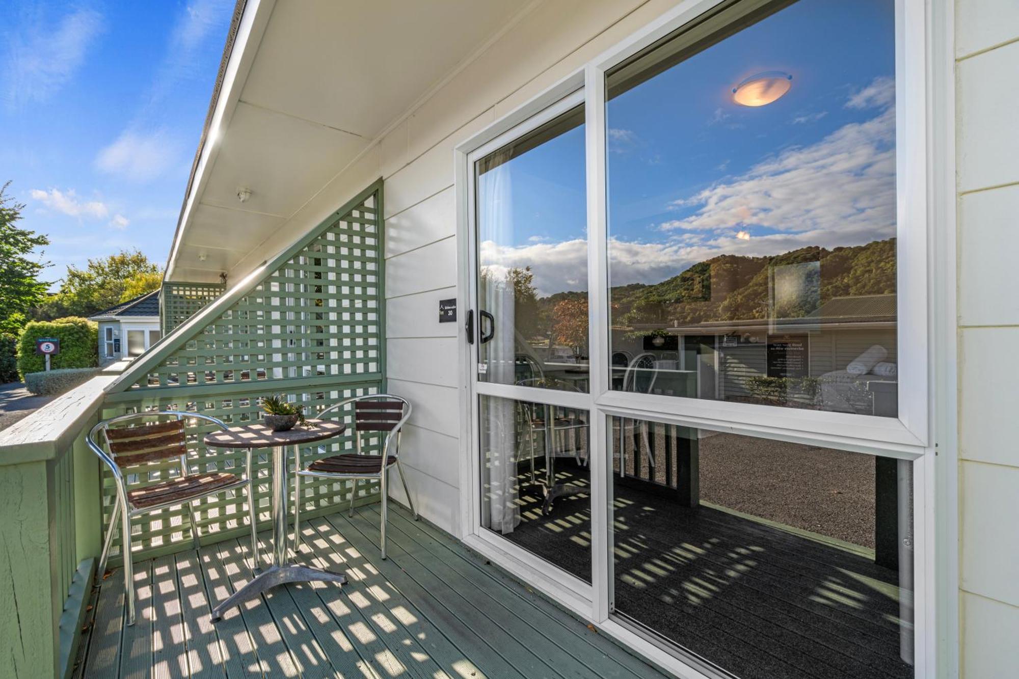 Tasman Holiday Parks פיקטון מראה חיצוני תמונה A sliding door