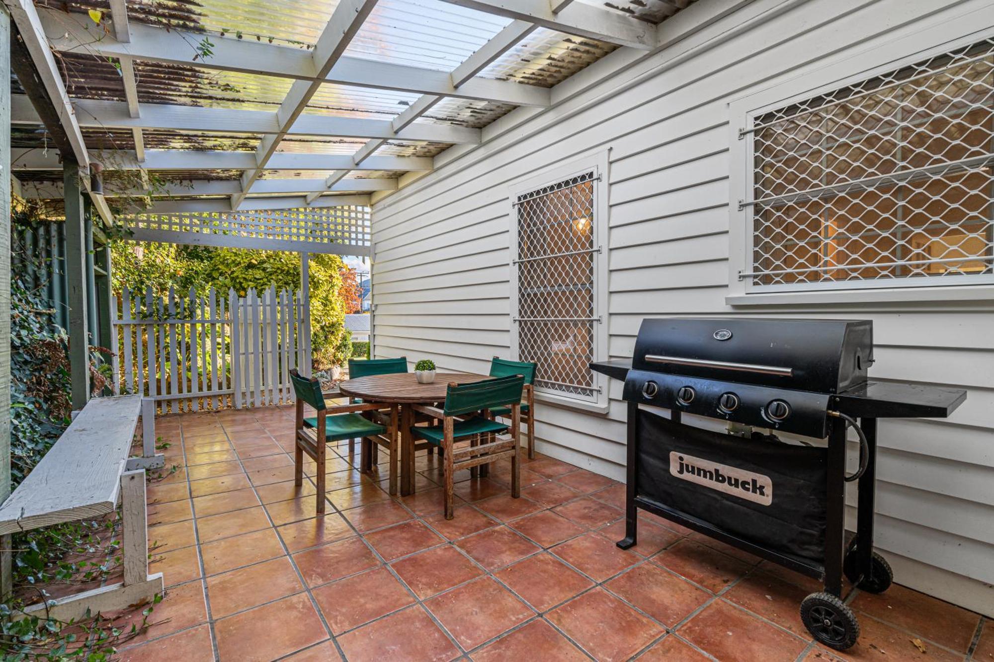 Tasman Holiday Parks פיקטון מראה חיצוני תמונה A backyard barbecue