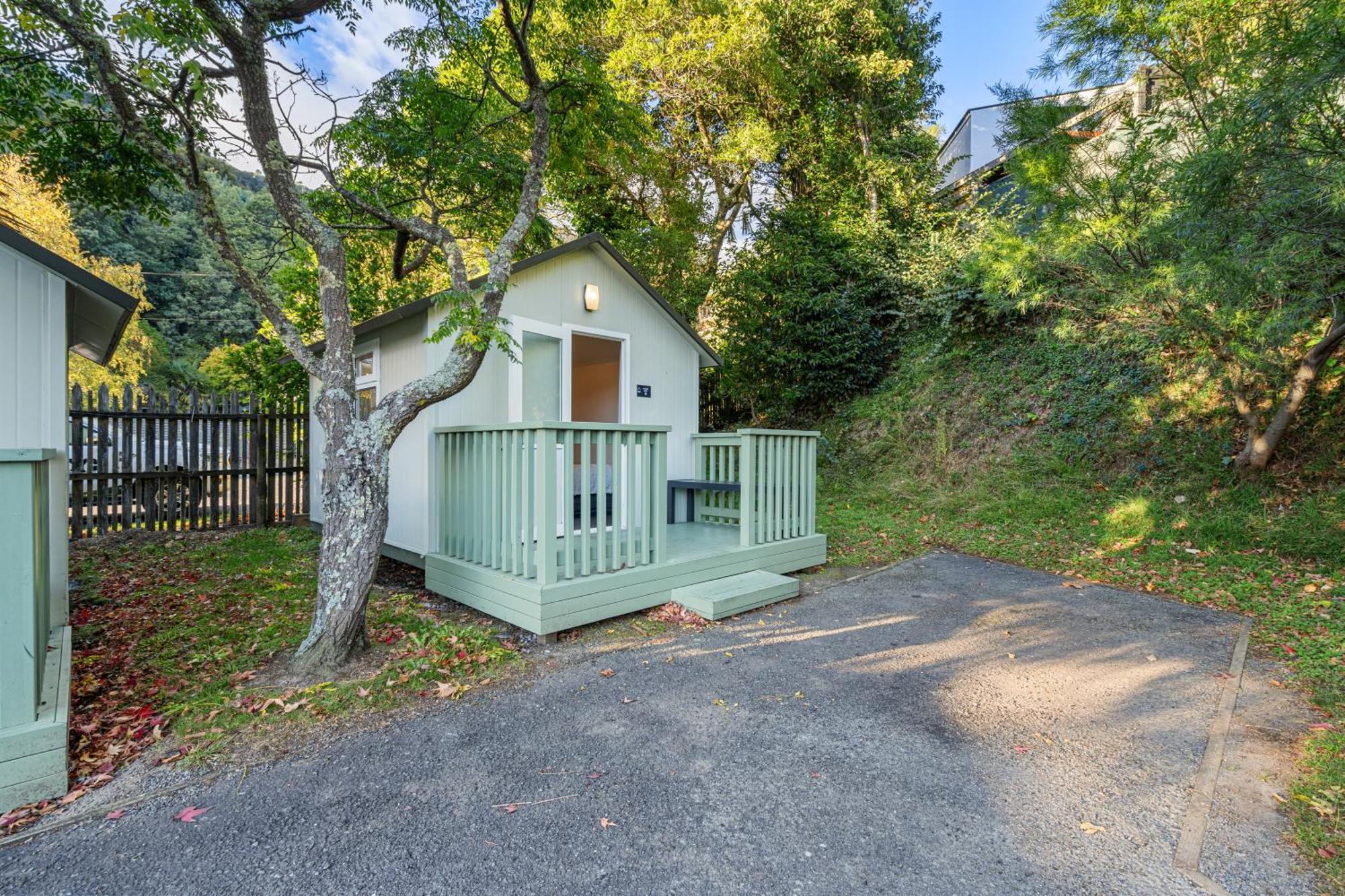 Tasman Holiday Parks פיקטון מראה חיצוני תמונה The smallest house in the world