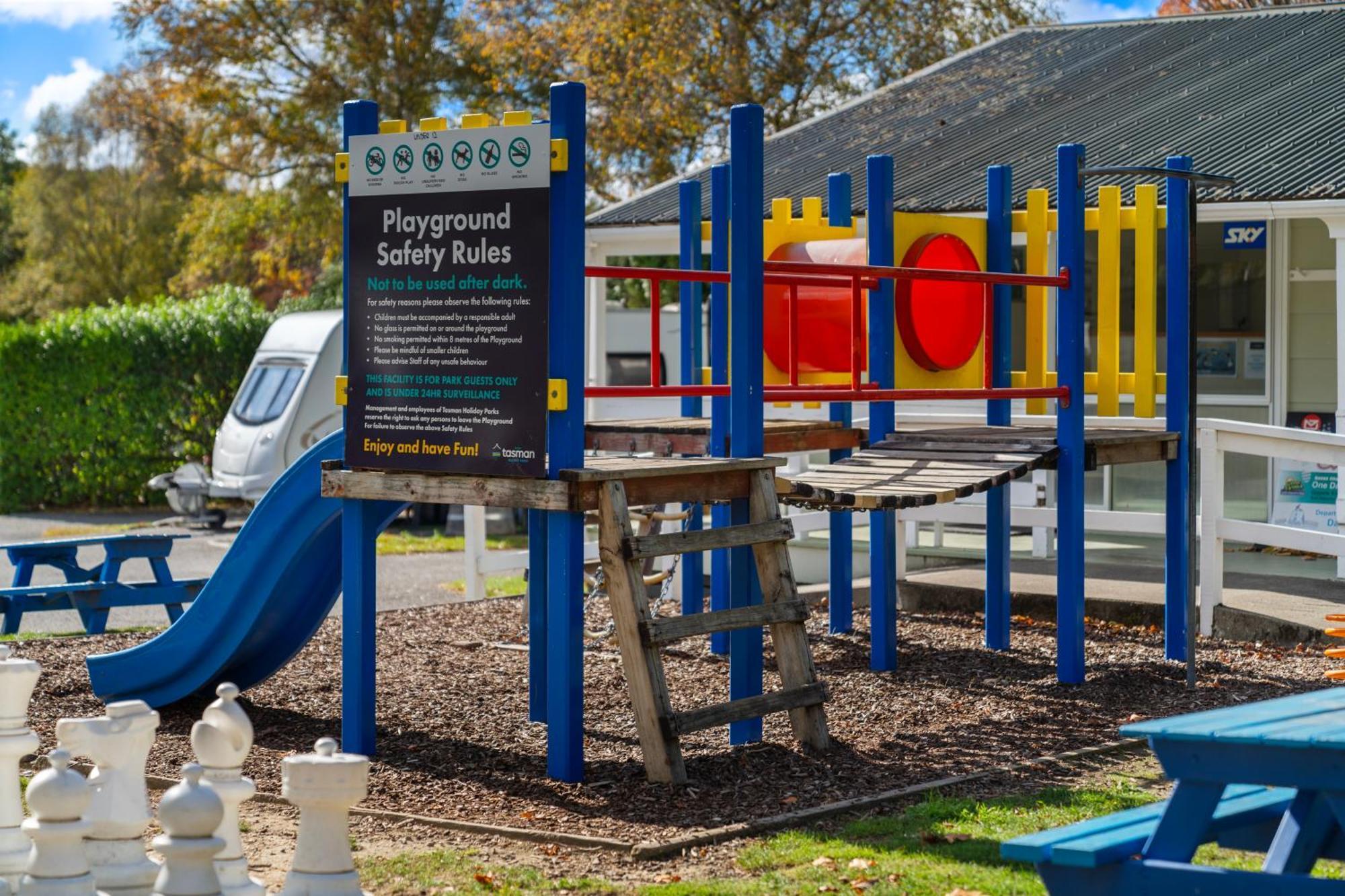 Tasman Holiday Parks פיקטון מראה חיצוני תמונה Playground at the visitor centre