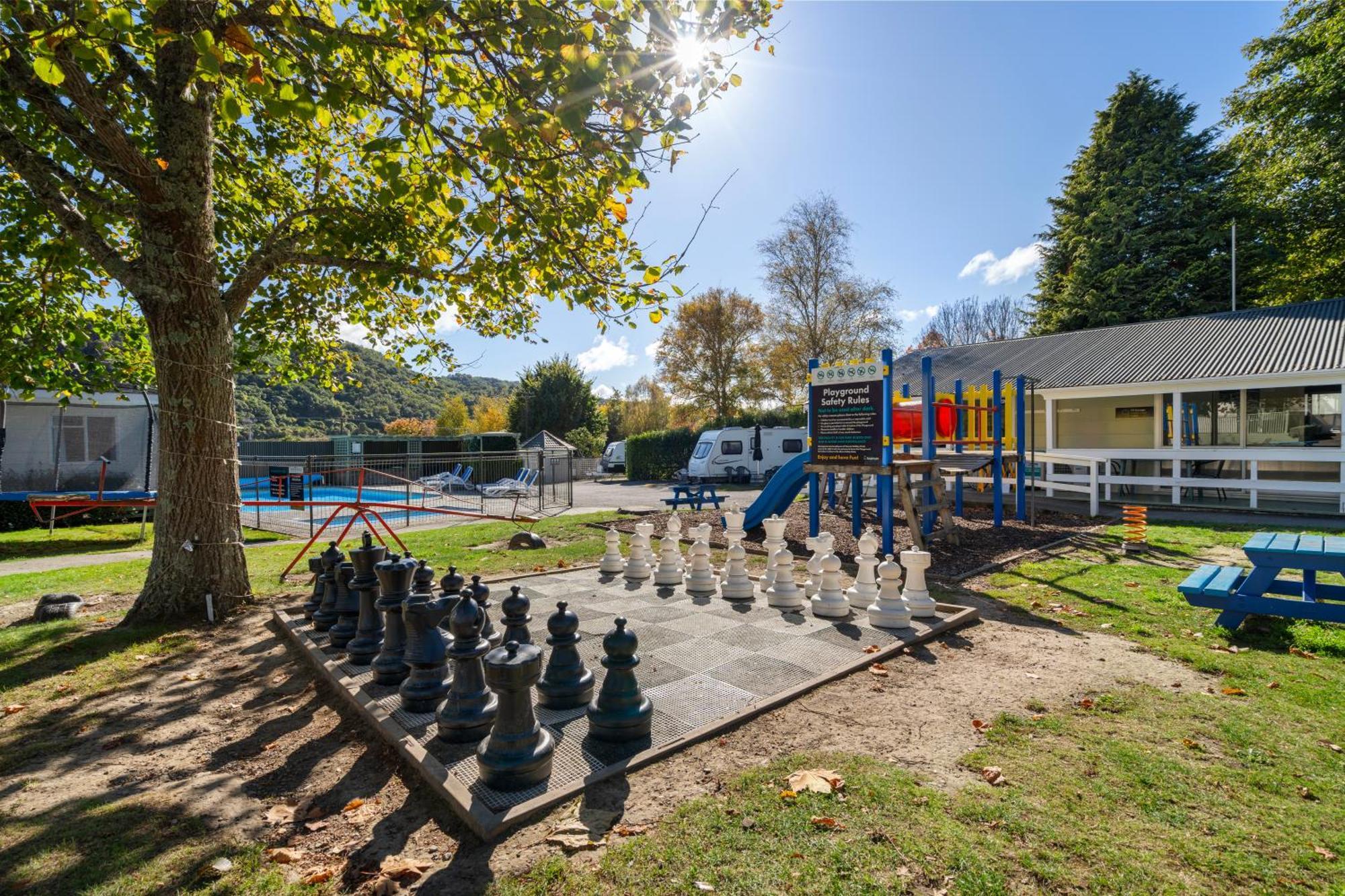 Tasman Holiday Parks פיקטון מראה חיצוני תמונה Playground at the park
