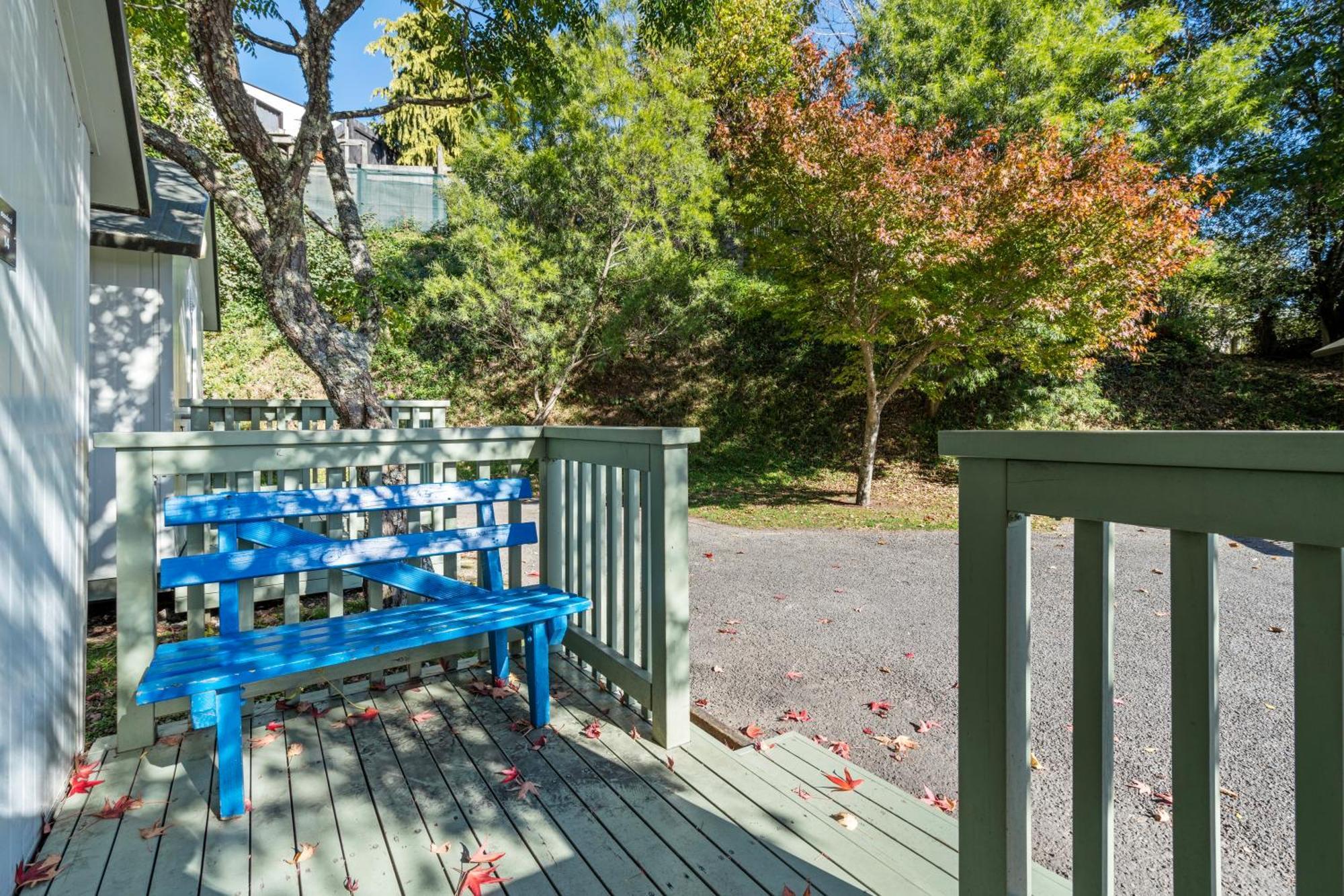 Tasman Holiday Parks פיקטון מראה חיצוני תמונה A view of the deck at the 1906 Spring Street house